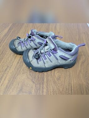 Keen Targhee Trail Sneakers in Gray & Purple